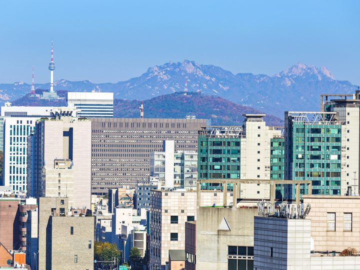 시네마틱 히어로 섹션