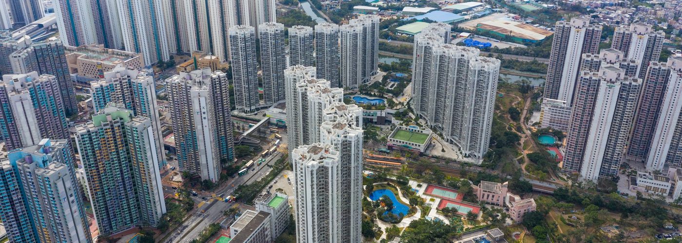 주거 단지 항공 예시 — 도로와 녹지로 구획된 아파트 단지